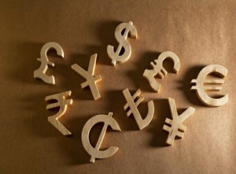 机构外汇交易量4月环比下降超16%