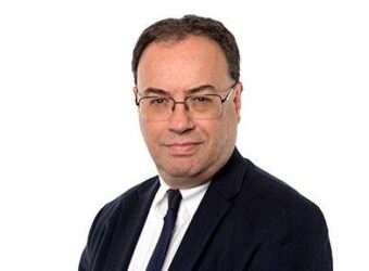 英国央行33年来最大加息,交易者为何应关注?