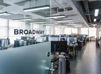 彭博完成对Broadway Technology的收购