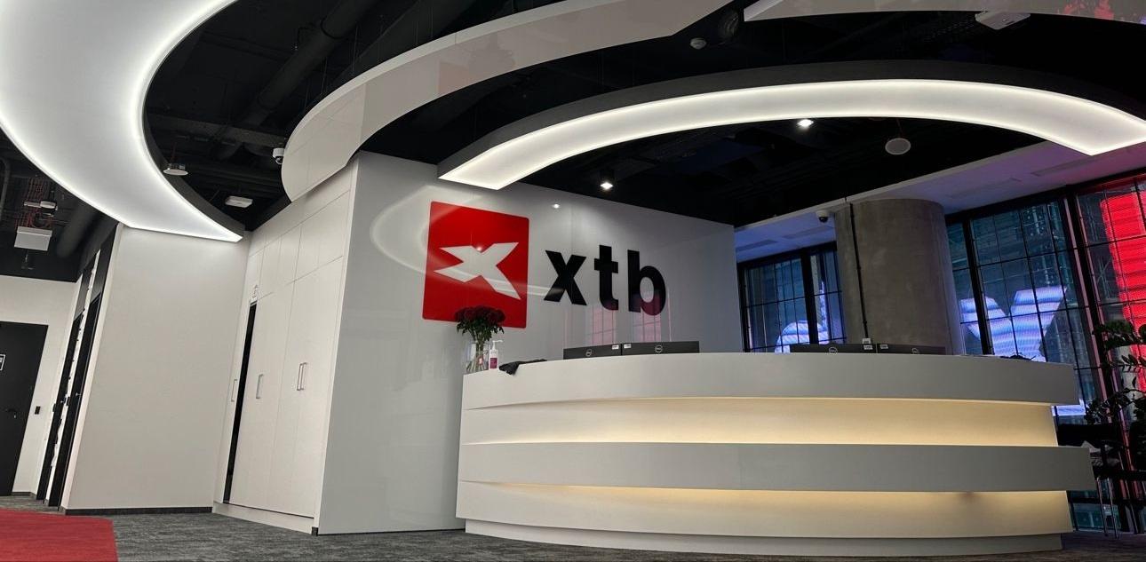 XTB 2025年Q2营收持平于1.55亿美元，净利润增长11%至5800万美元