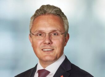 Mike Regnier 将于2026年一季度卸任 Santander UK CEO