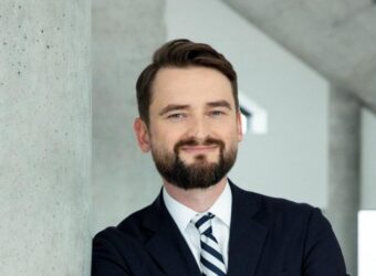 XTB资深高管Jakub Kubacki因个人重要原因辞职!16年法律与董事会核心成员将于2026年6月30日离任,公司Q4营收创纪录1.73亿美元