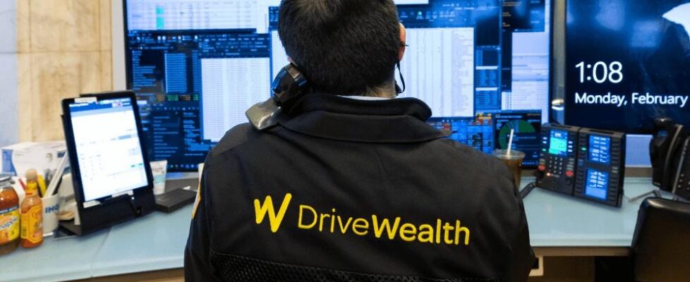 DriveWealth联手Ualá推出Acciones服务 墨西哥用户20比索起投美股苹果亚马逊特斯拉