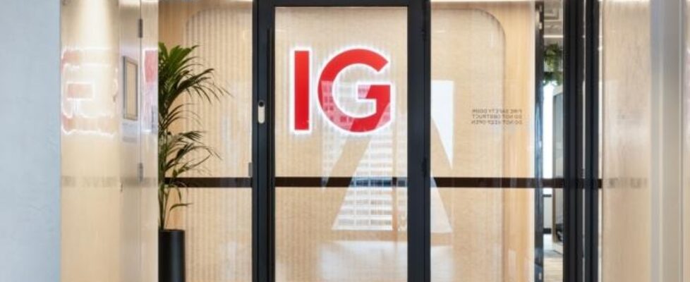 IG Group 2025财年创纪录营收1123百万英镑+加速客户增长!启动重大战略审查评估迁址上市地与并购机会