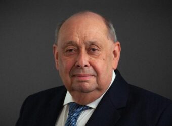 Fiske宣布Tony Pattison退休 不再担任董事长及执行董事