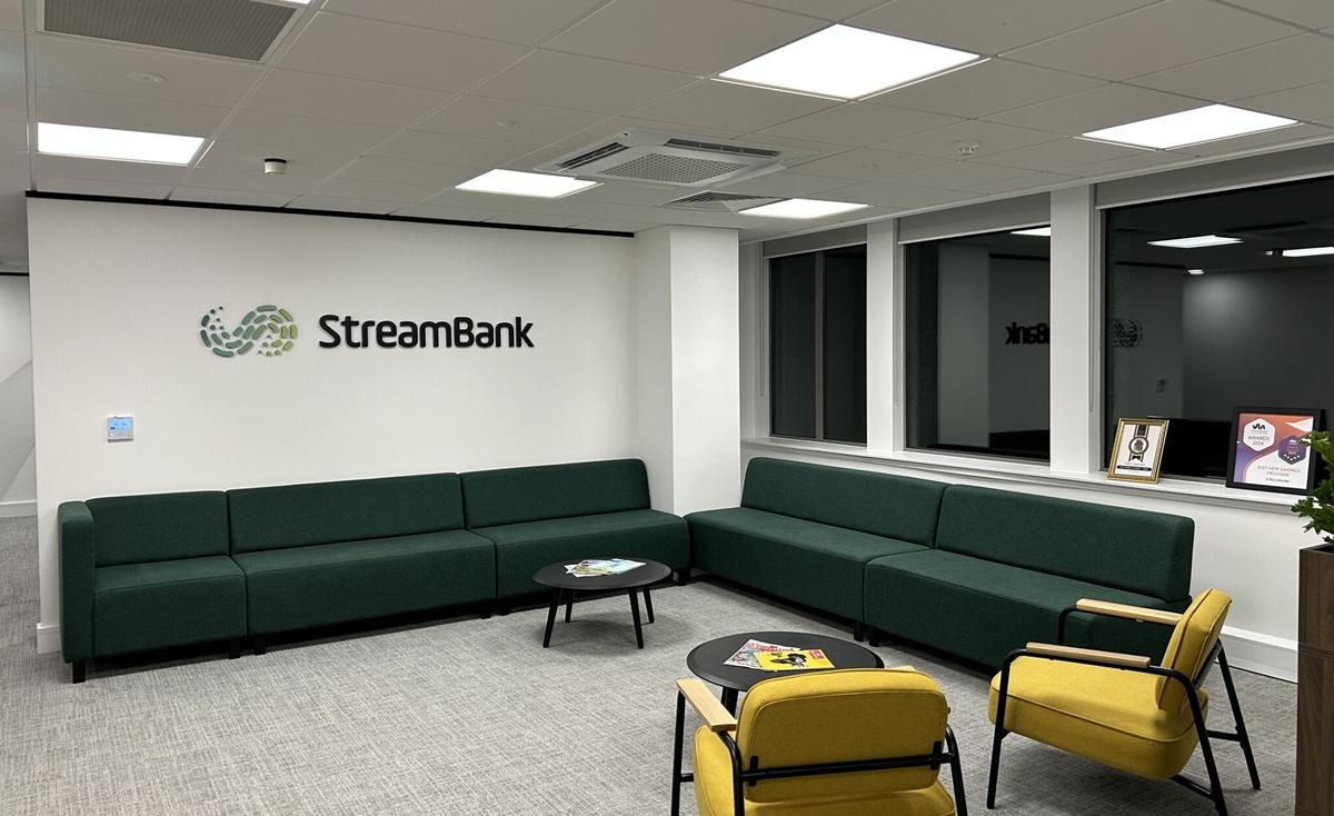 Alex Pusco旗下StreamBank 2026财年营收增长6%,亏损达290万英镑